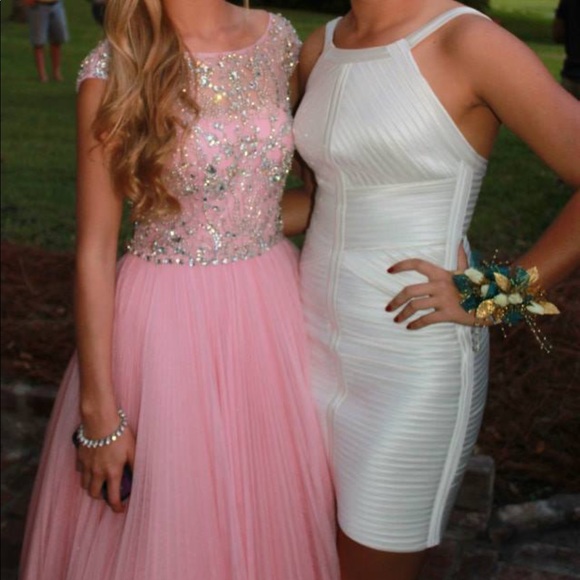 BCBGMaxAzria Dresses & Skirts - BCBG maxazeria white bodycon dress